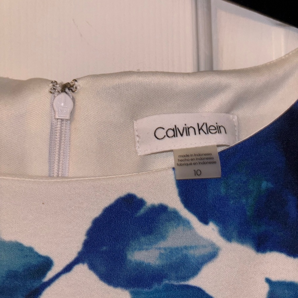 Calvin Klein Floral Sleeveless Dress with Blue Pattern - Picture 3 of 4